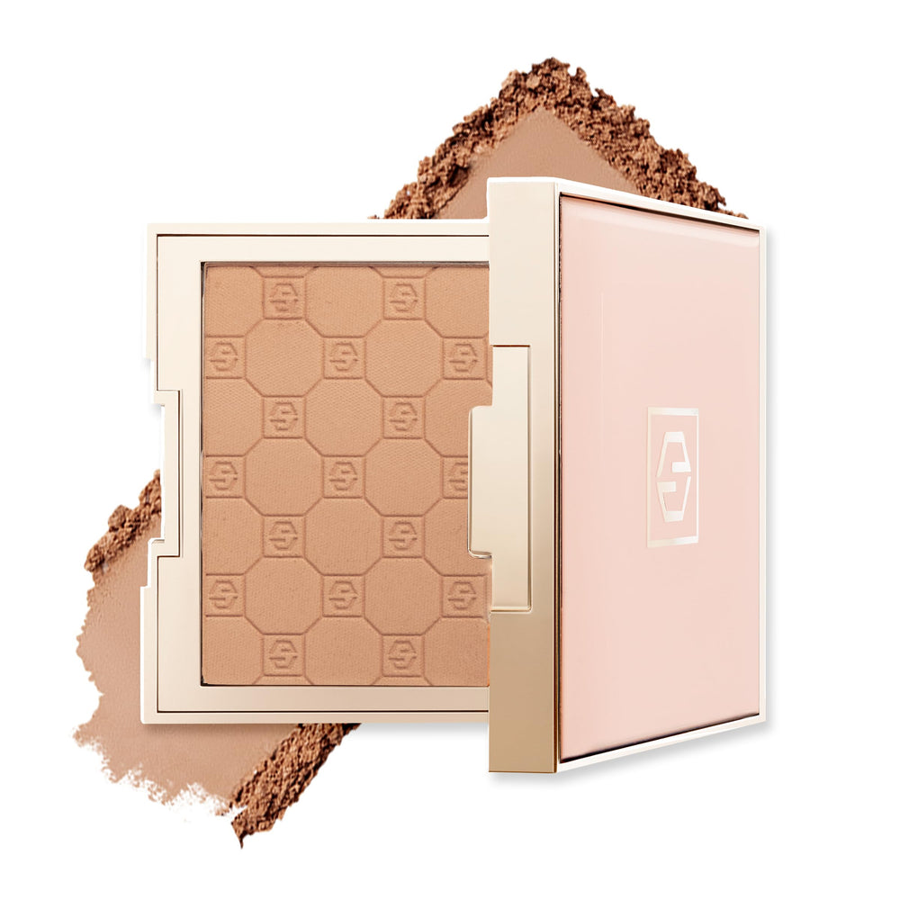 Jouer Soft Focus Hydrate & Setting Powder compact texture for smooth, even finish.