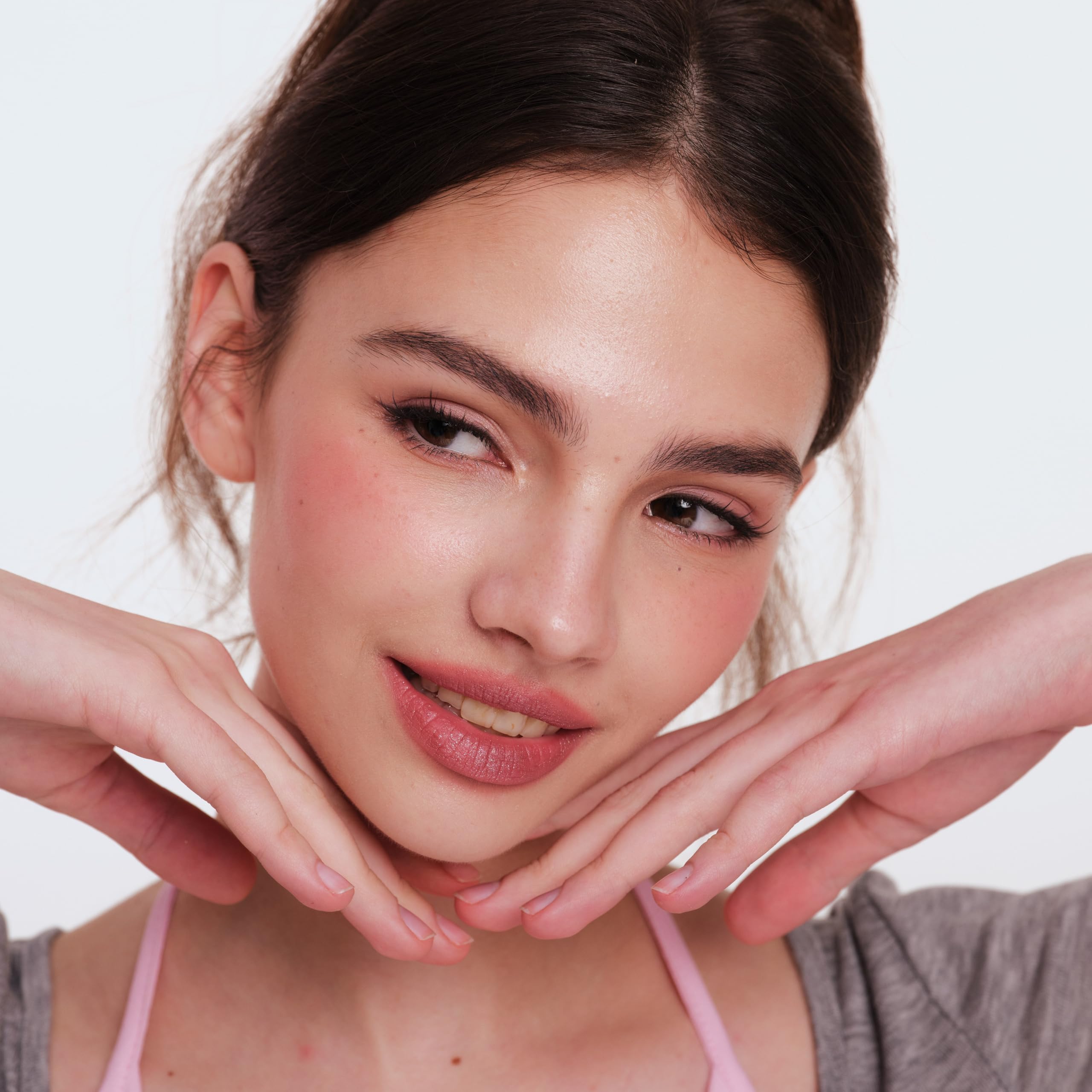 Judydoll Cushion Matte Lip Cream long-wear swatch emphasizes durable color.