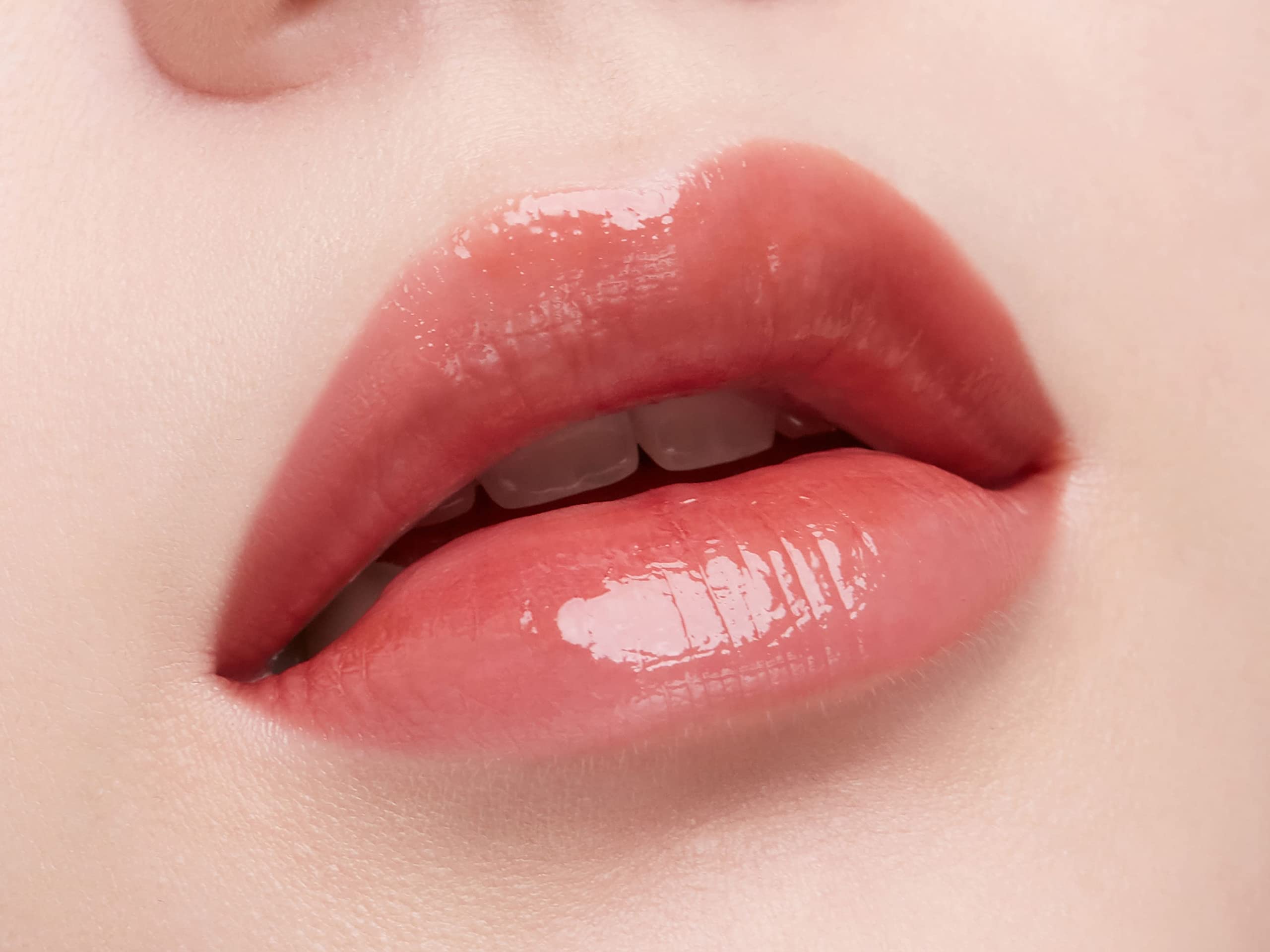 JUNG SAEM MOOL Lip-PRESSION Glow Lasting Tint tube in soft beige shade
