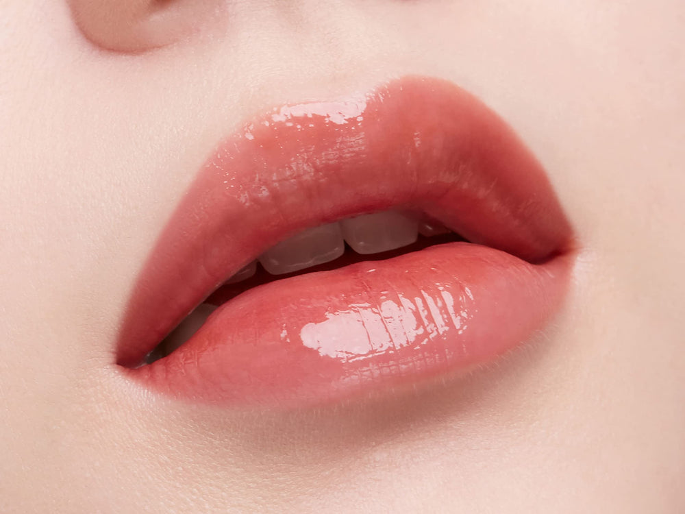 JUNG SAEM MOOL Lip-PRESSION Glow Lasting Tint tube in soft beige shade