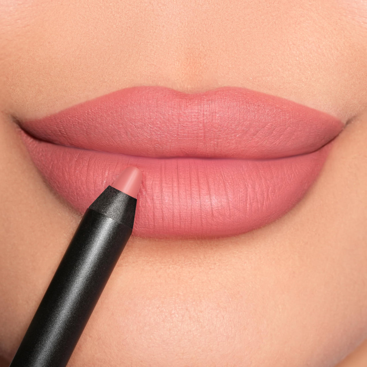 K7L lipliner Pink waterproof formula keeps lipstick in place all day.