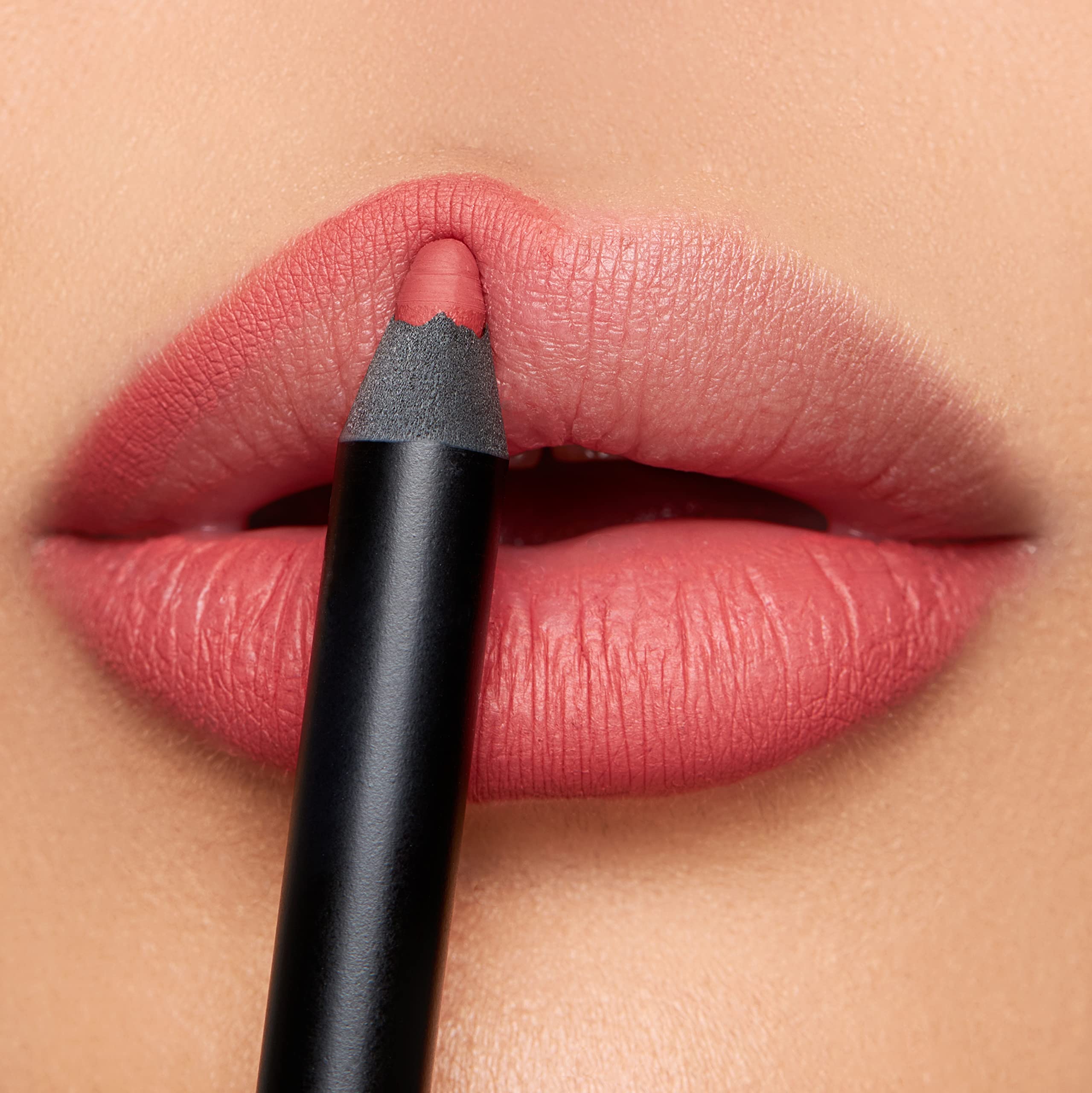 K7L Pink Lip Crayon packaging highlights vegan, professional-grade cosmetics.