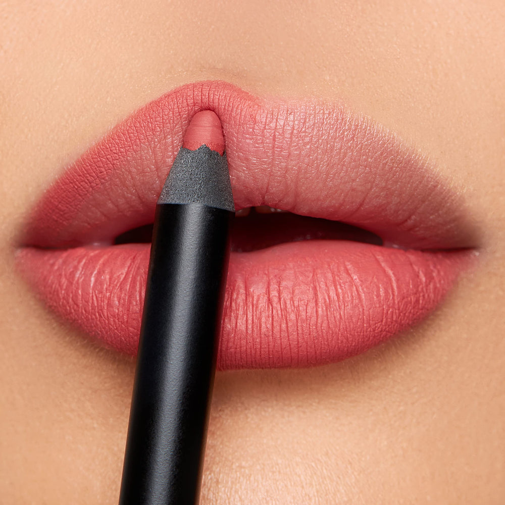 K7L Pink Lip Crayon packaging highlights vegan, professional-grade cosmetics.
