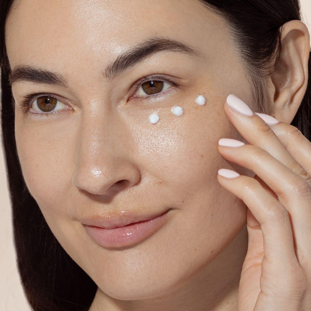 Karuna quinoa-infused under-eye cream swatch promotes smooth, even texture.