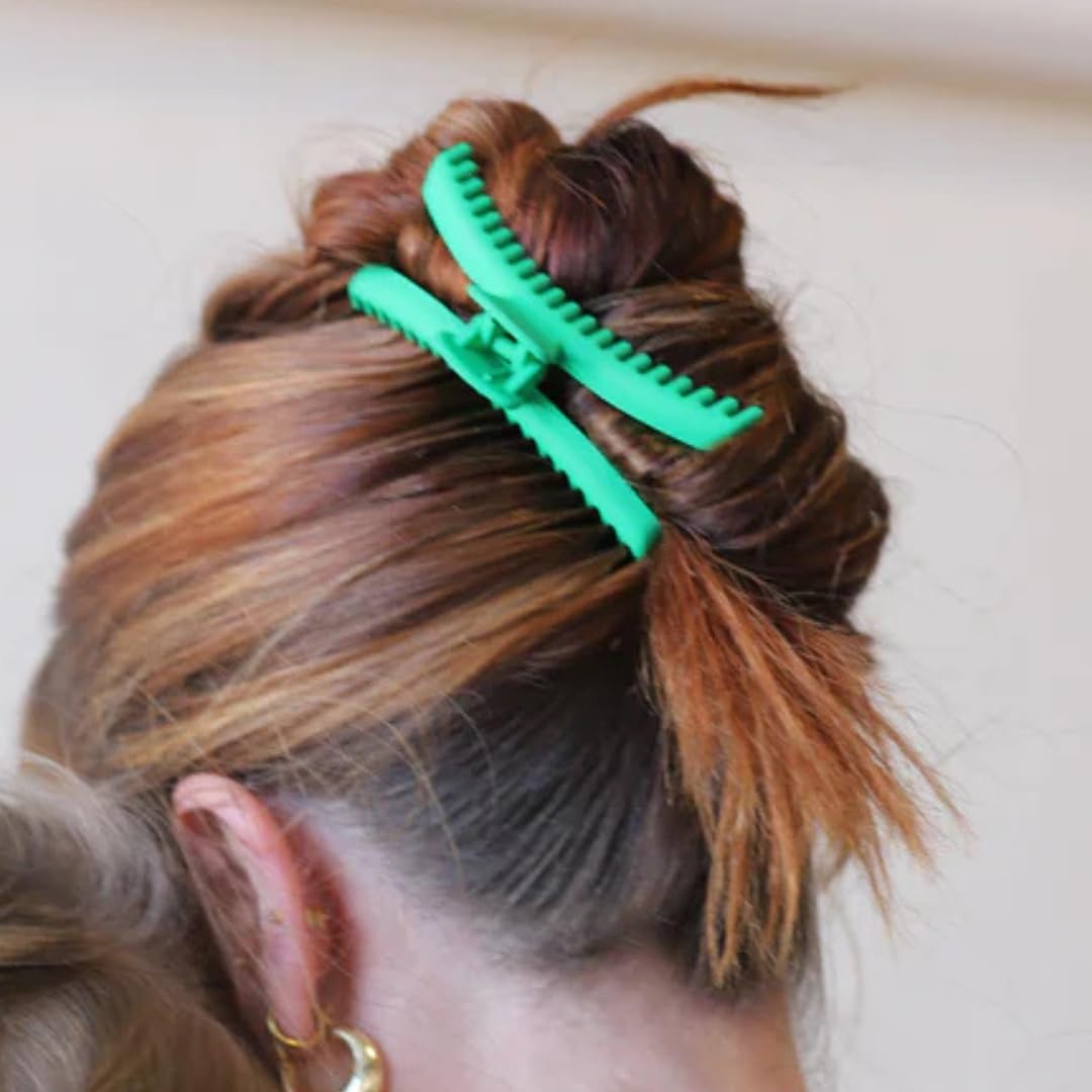 KAXI Hold Everything Midi hair claw emerald green securely grips a variety of hair types.