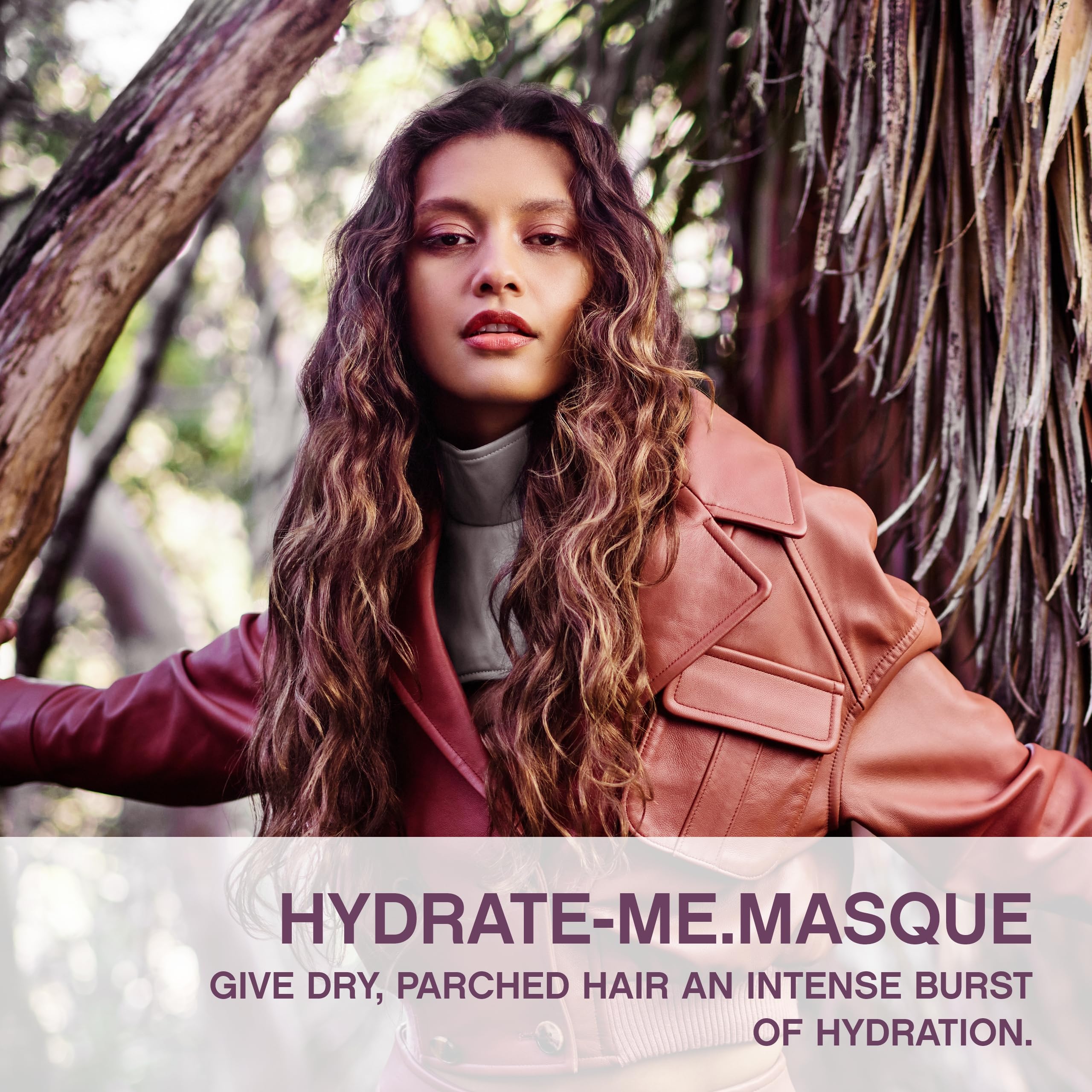 Hands applying KEVIN.MURPHY Hydrate-Me.Masque for smooth, frizz-controlled styling