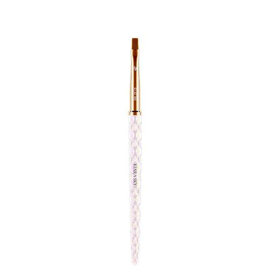 Kiara Sky M Flat brush demonstrates smooth shading for ombré designs.