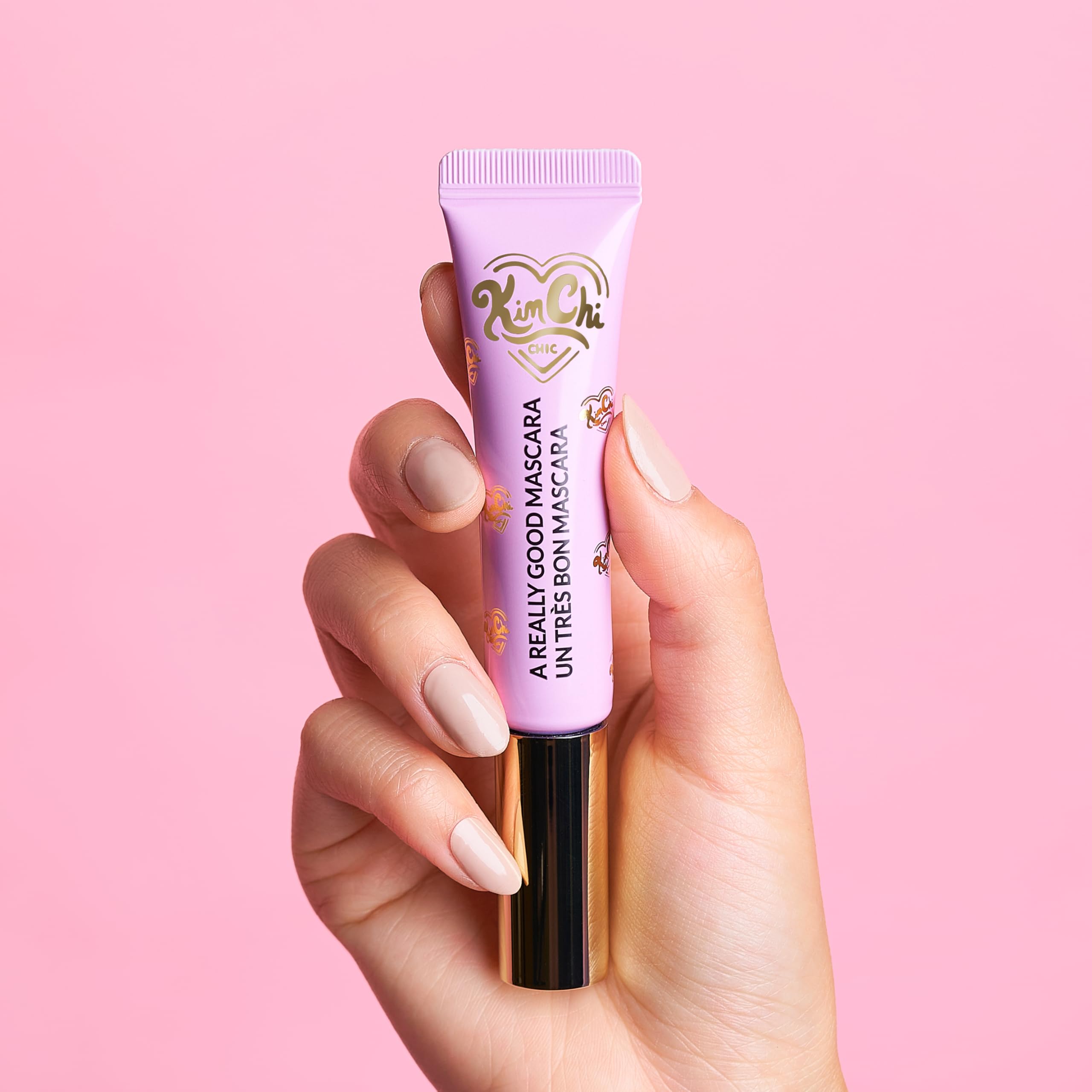 KimChiChic Beauty A Really Good Mascara brush close-up showing curling potential and precision.