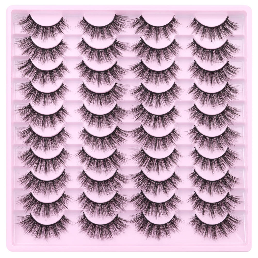 Kiromiro natural-look cat-eye lashes enhance eye shape with a balanced, lightweight feel.