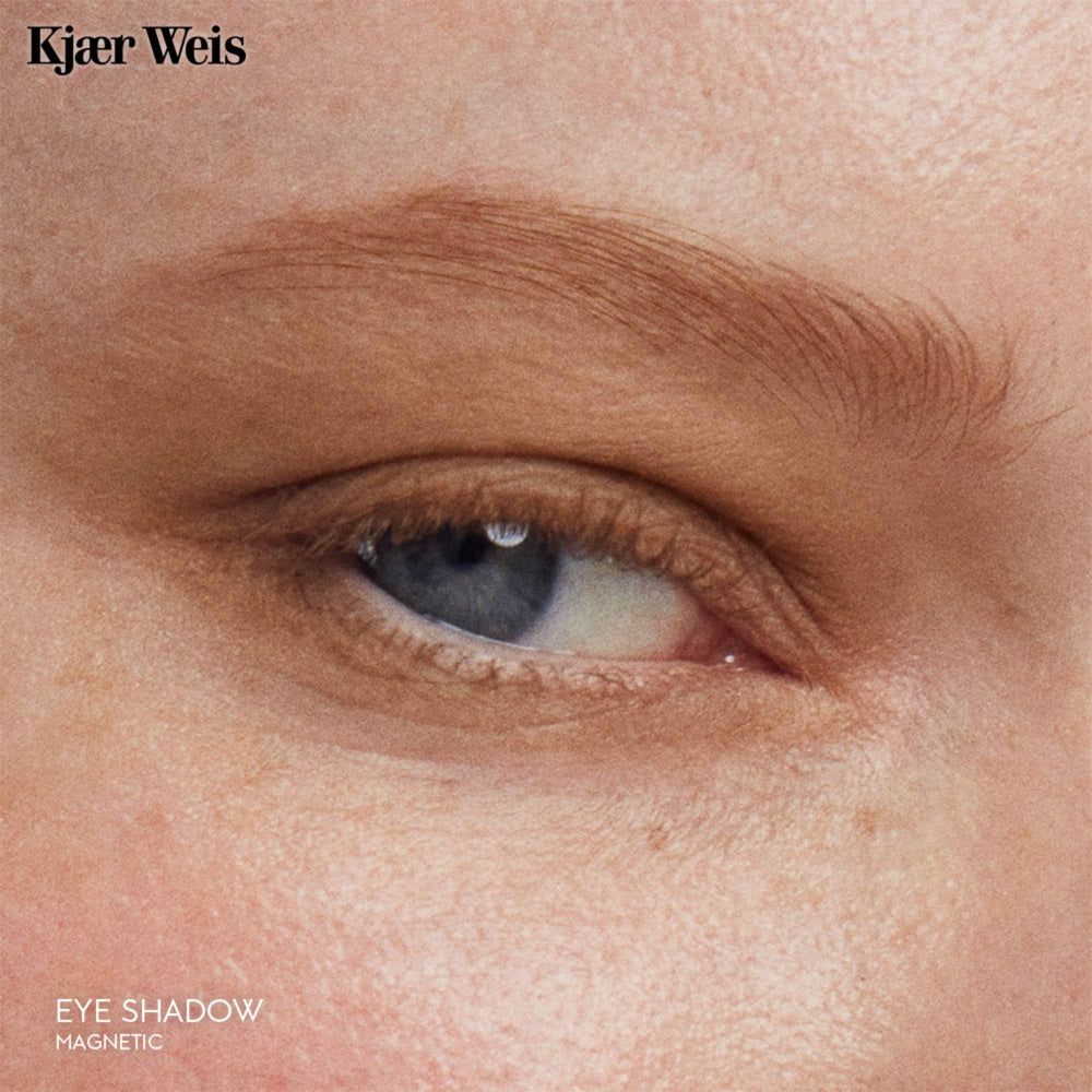 Kjaer Weis Magnetic shade swirls on the lid with rich pigment
