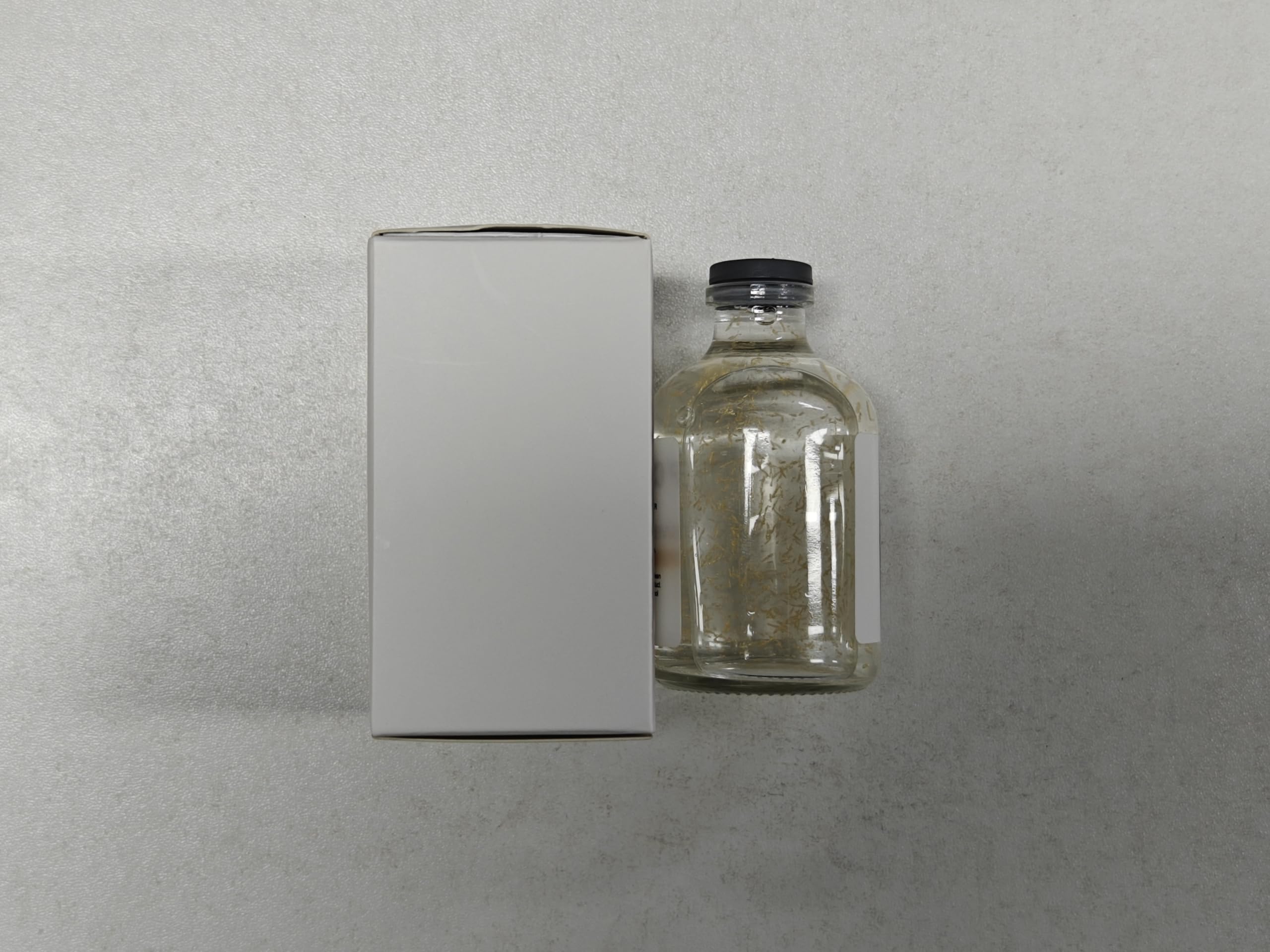 KKINYAS Non-greasy formula packaging with clear label.