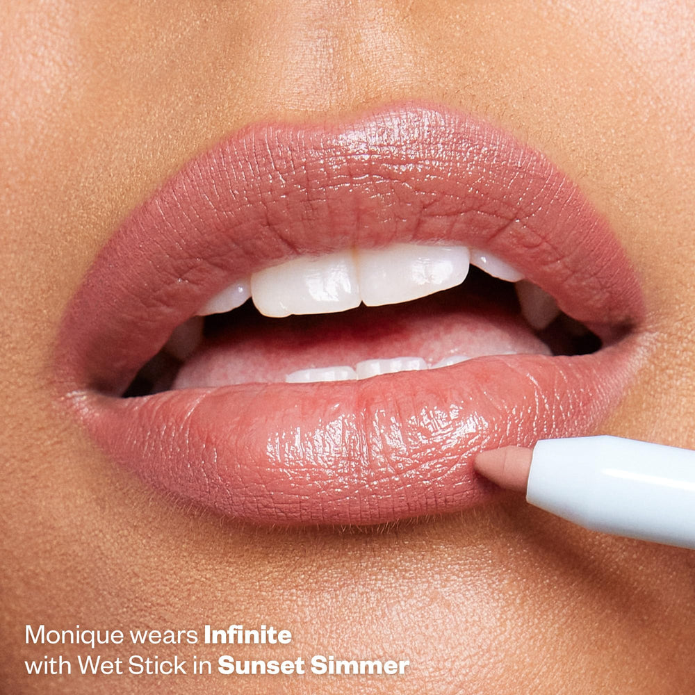 Kosas Hotliner built-in brush blending edges for seamless contour.