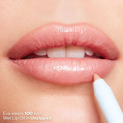 Kosas Hotliner with hyaluronic acid and konjac hydrates lips during wear.