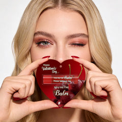 Kuabiz non-greasy hydrating lip balm with velvety feel.