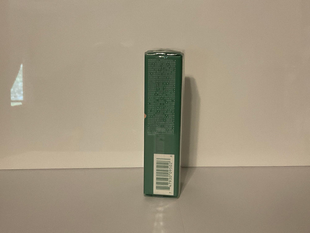La Mer Cleansing Foam packaging front highlighting luxury skincare on travel.