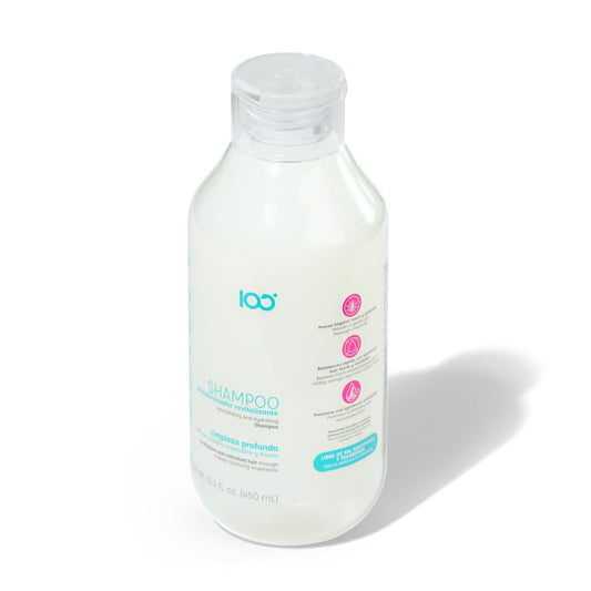 La Pocion Shampoo lather reveals rich foam and hydrated strands.