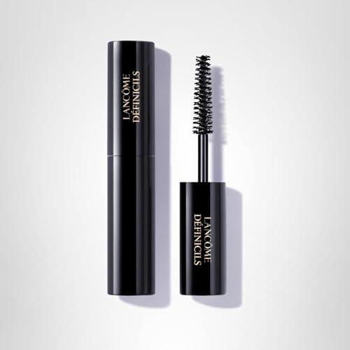 Lancôme Définicils final look shows natural-looking, defined lashes.