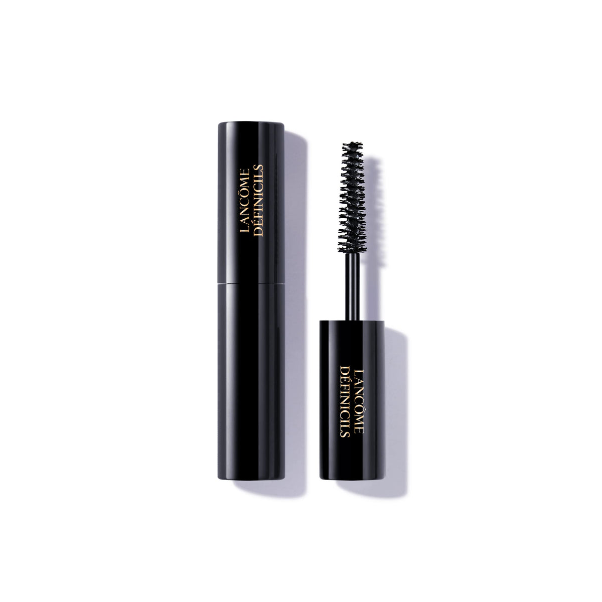 Lancôme Définicils mascara brush for precise lash separation and natural definition.