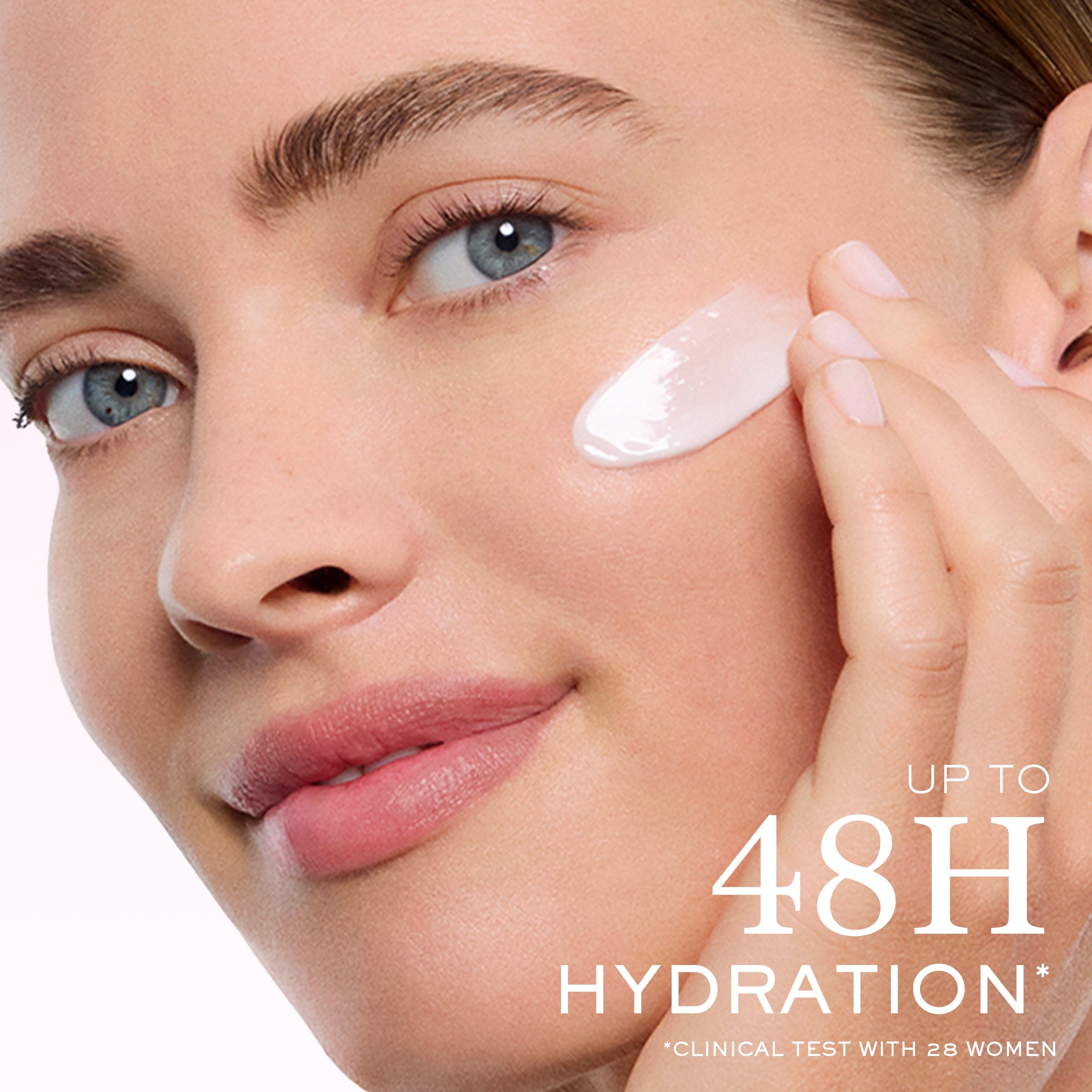 Lancôme Hydra Zen texture close-up for a soft, soothing feel.