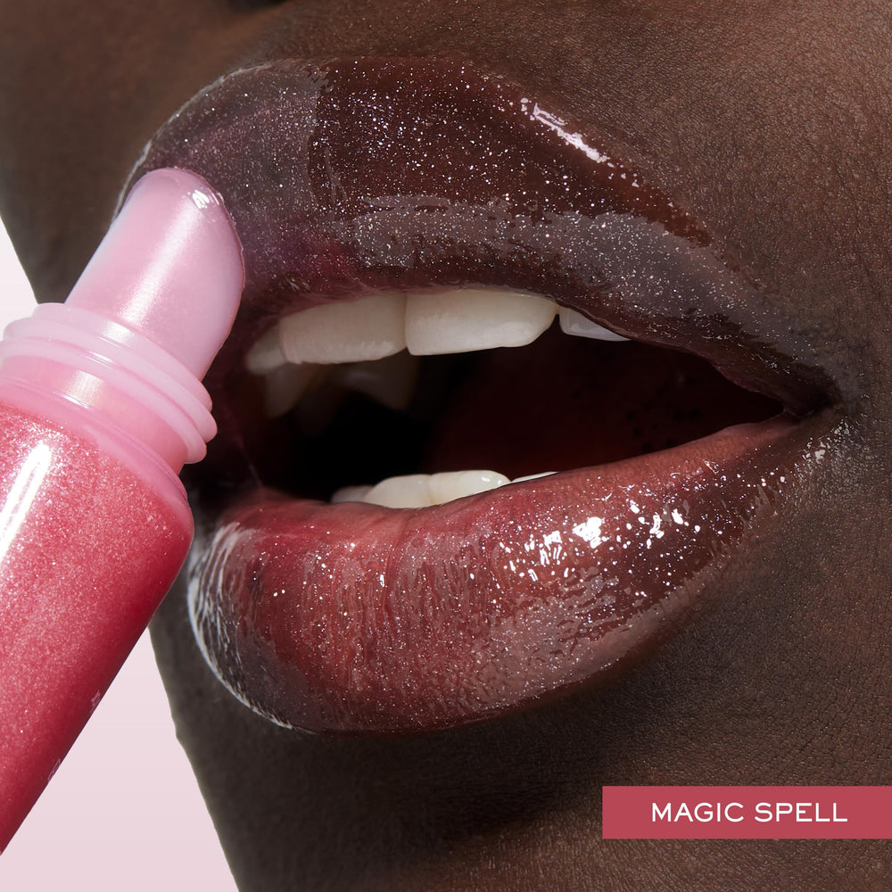 Lancôme Juicy Tubes gloss on lips demonstrates high-shine topcoat.