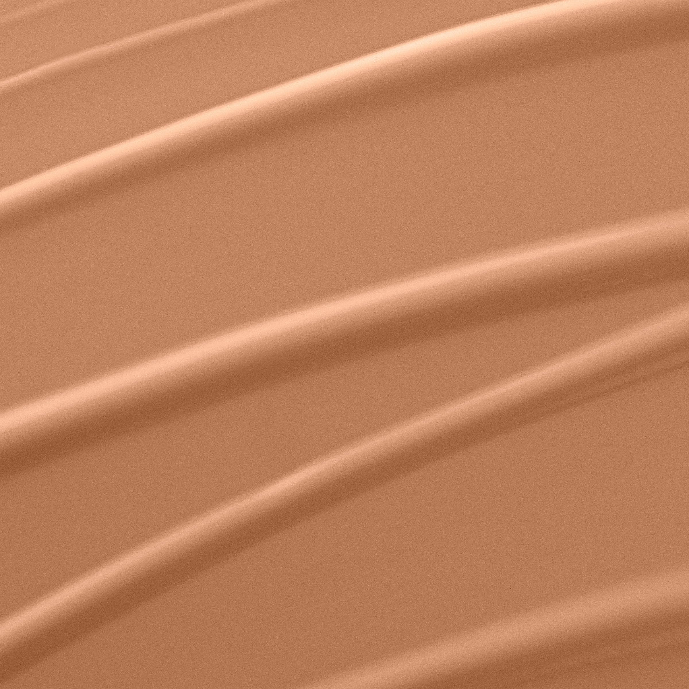 Lancôme Renergie Lift packaging box highlights premium foundation for daily wear.