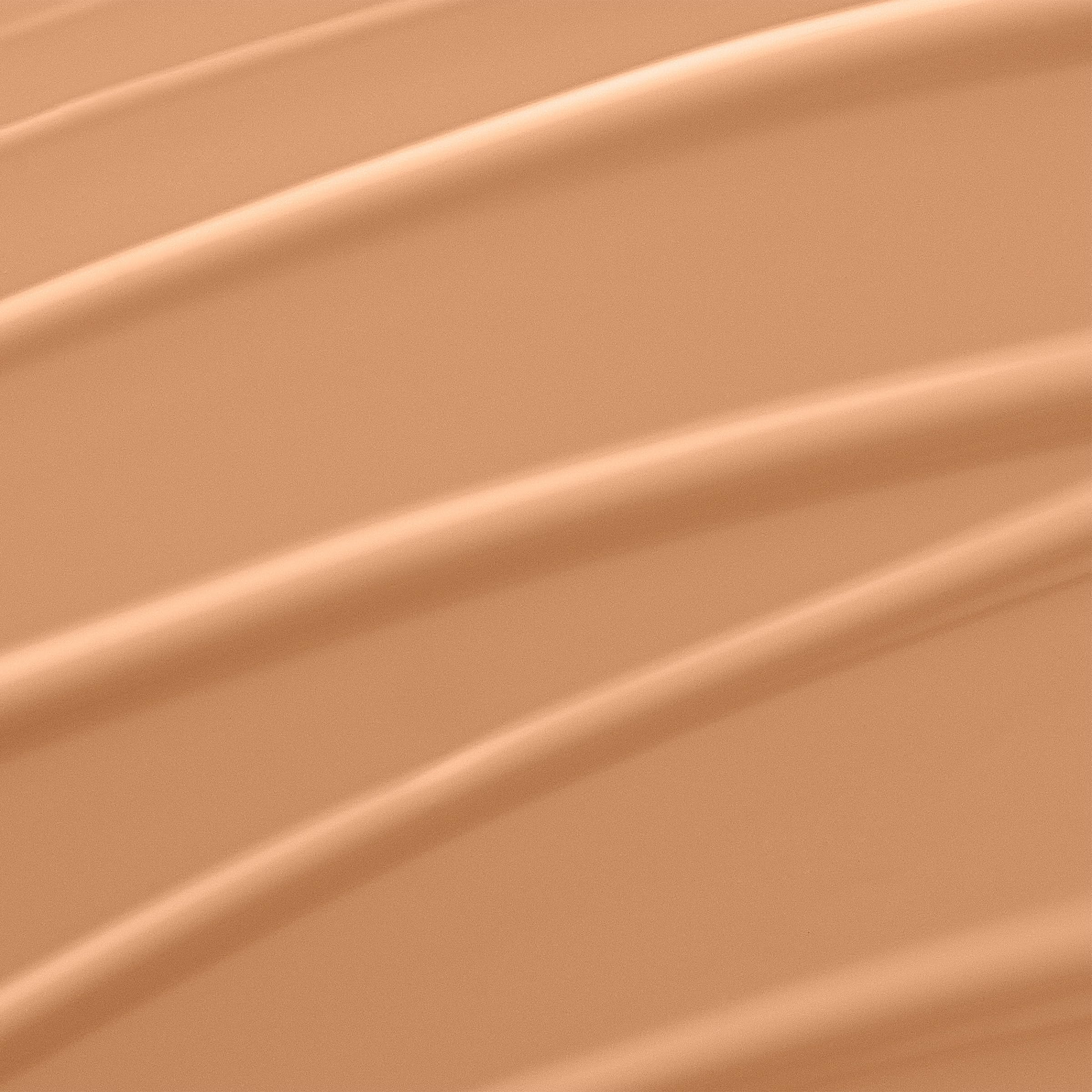 Lancôme Renergie Lift foundation swatch showing even tone and smooth blend.