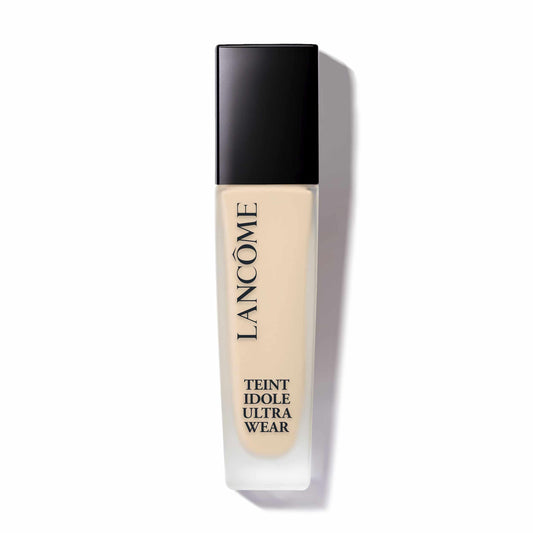 Lancôme Teint Idole bottle pump closeup for precise application and natural matte finish