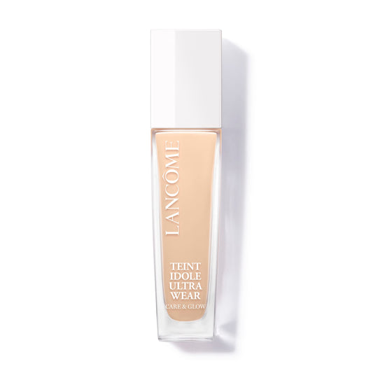 Lancôme Teint Idole Care & Glow bottle close-up showing hydrated radiance