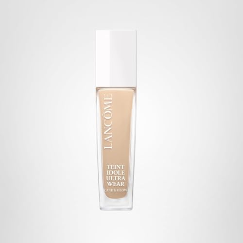 Applied swatch shows blending and long-wear performance.