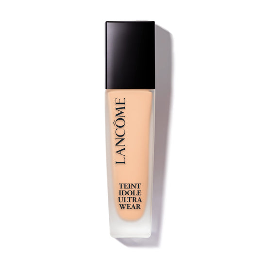 Lancôme Teint Idole Ultra Wear bottle close-up showing natural matte finish