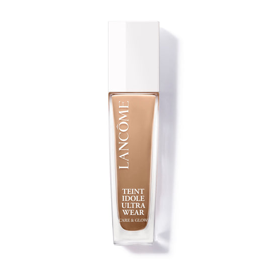 Lancôme Teint Idole Ultra Wear bottle close-up shows radiant hydration.