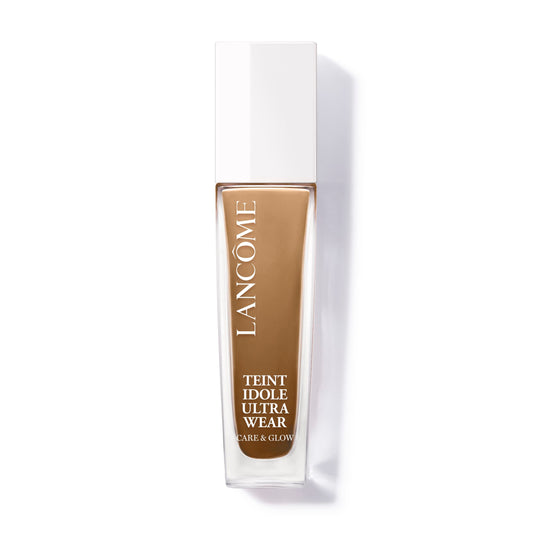 Lancôme Teint Idole Ultra Wear bottle glow highlights a radiant, dewy finish.