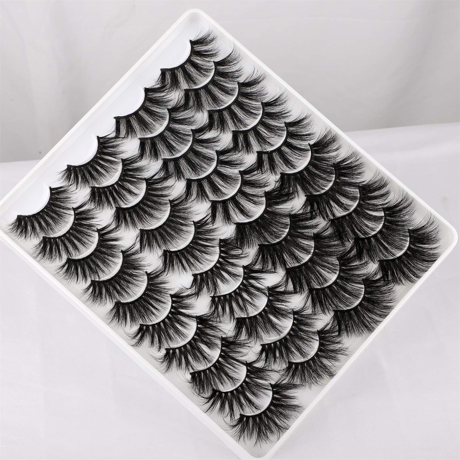 Lanflower 25mm lashes, style D close-up with bold flair