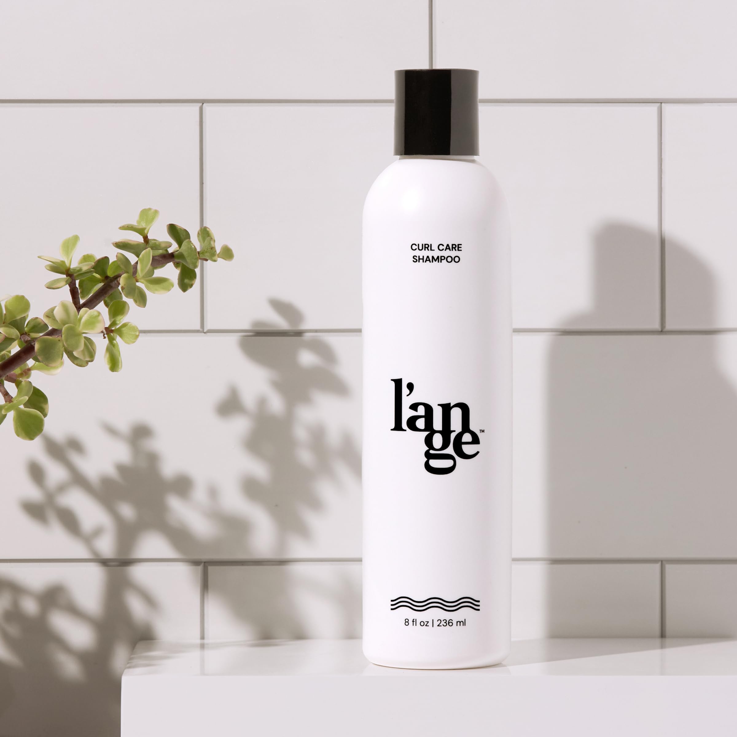 L'ANGE HAIR Curl Care Gentle Shampoo shine closeup emphasizes healthy-looking finish