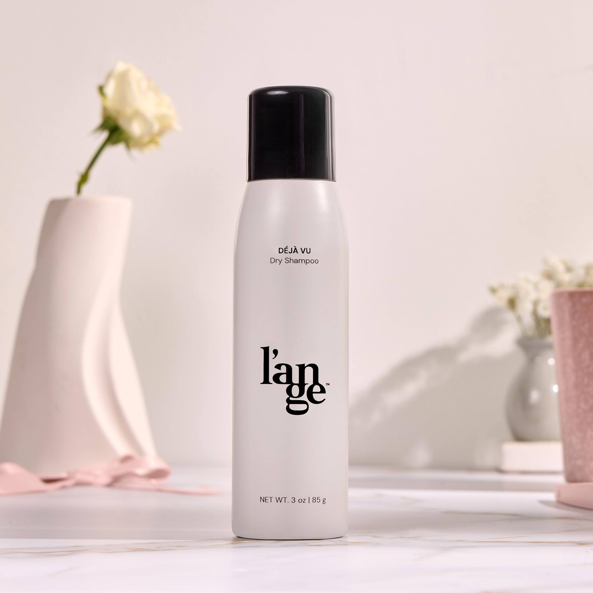 Lange Hair Deja Vu Dry Shampoo texture closeup demonstrates blendability.