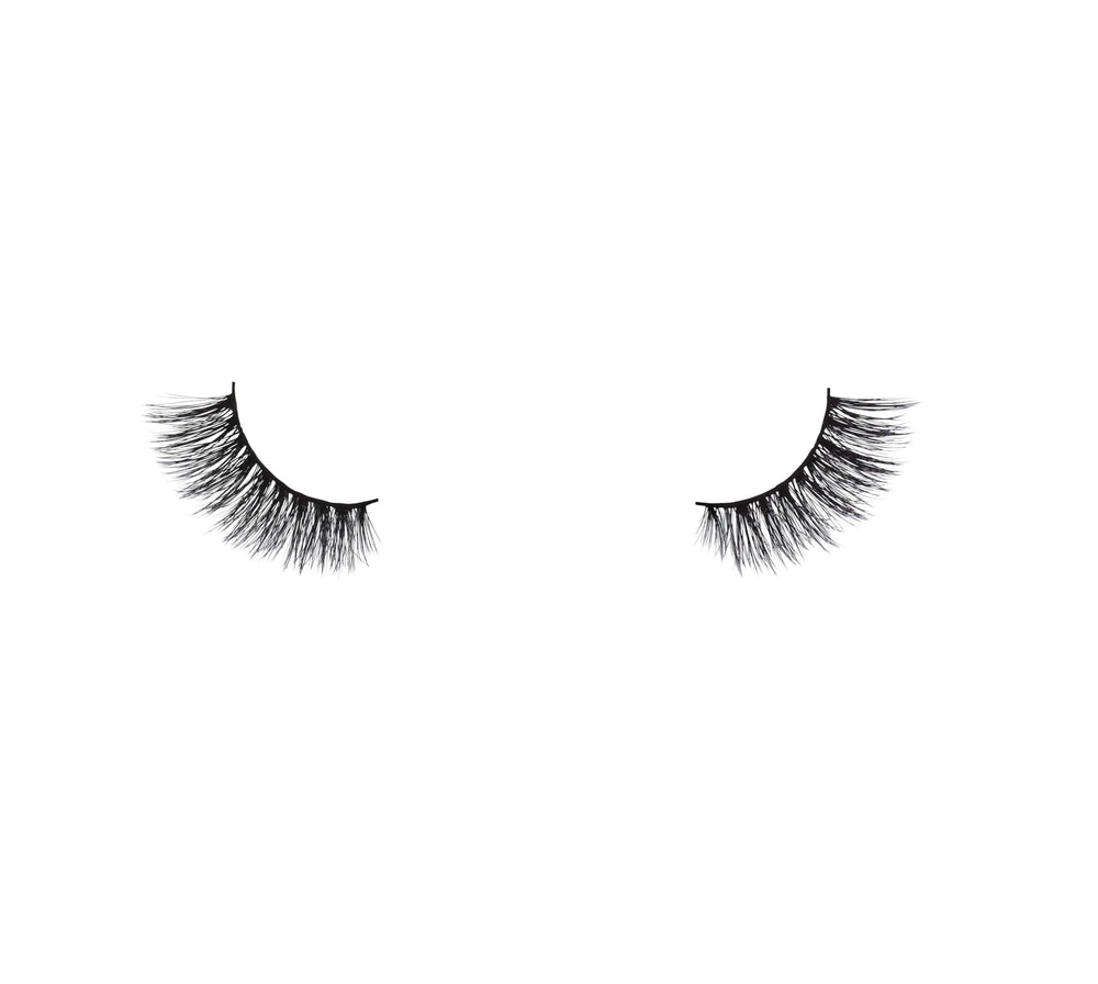 Visionary Lash 001 packaging by Lash Star is compact and travel-friendly.