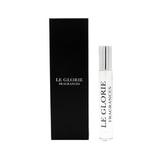 Le Glorie Saint33 bottle mist releasing woody aroma for all-day wear