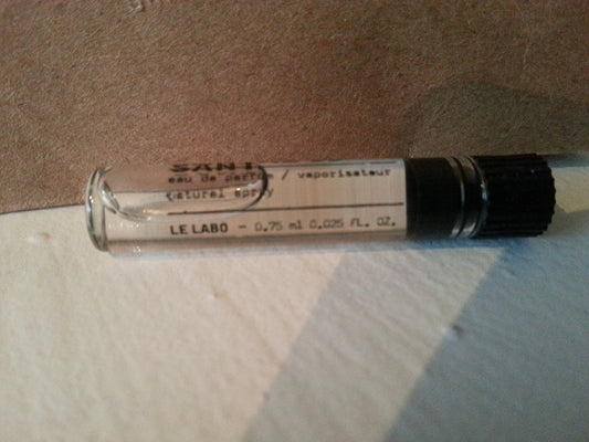 Santal 33 cap close-up shows premium craftsmanship and branding