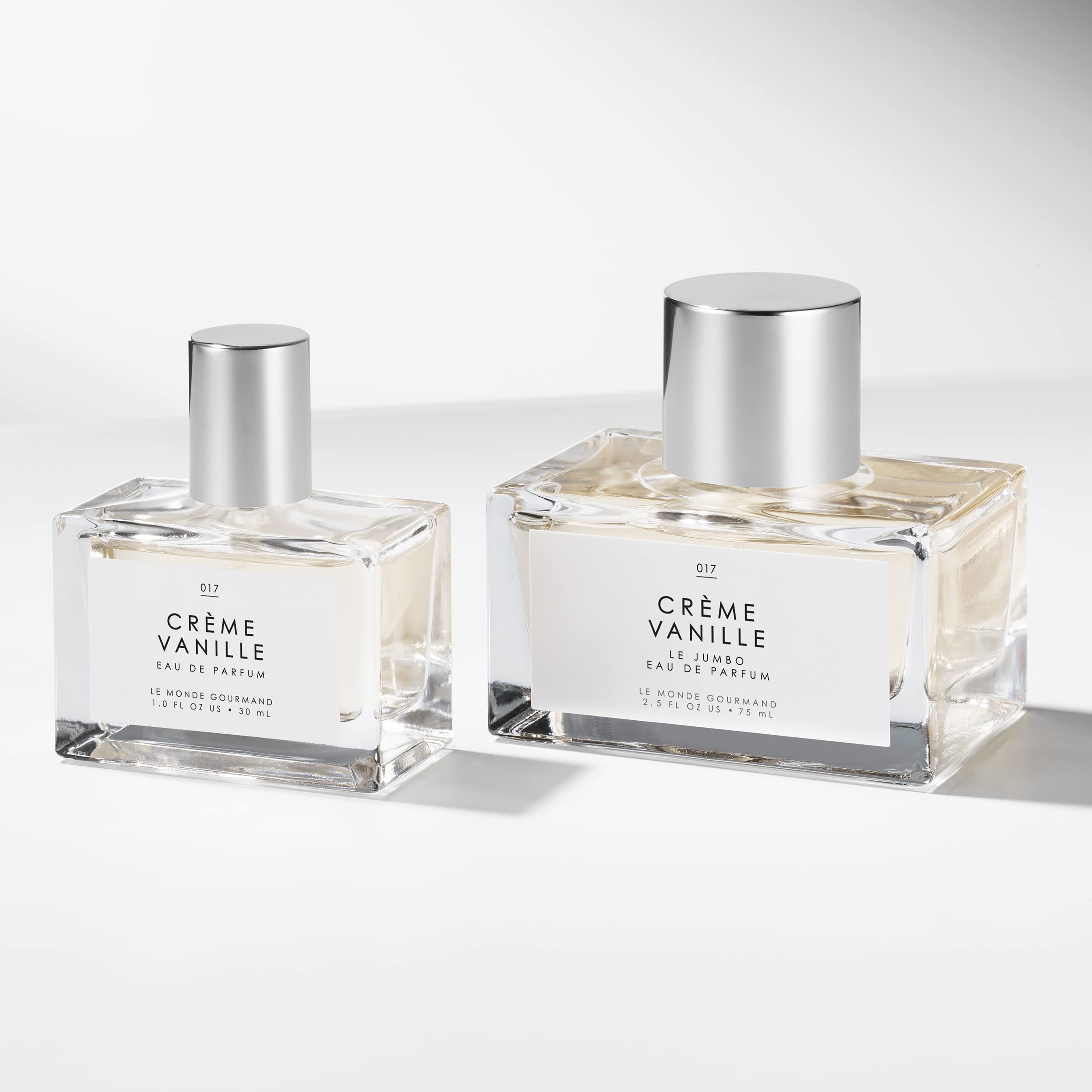 Le Monde Gourmand Crème Vanille spray nozzle, vanilla-rich fragrance for quick refresh.