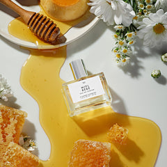 Le Monde Gourmand Miel Bébé label detail highlights praline and mandarin accents