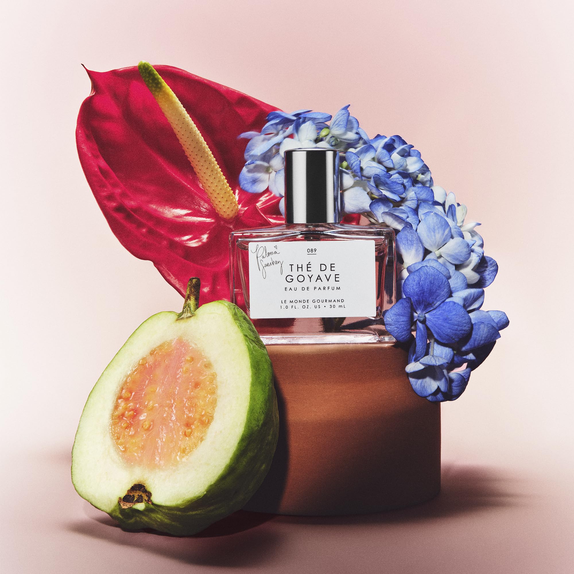 Le Monde Gourmand The de Goyave base notes provide warm amber and sandalwood