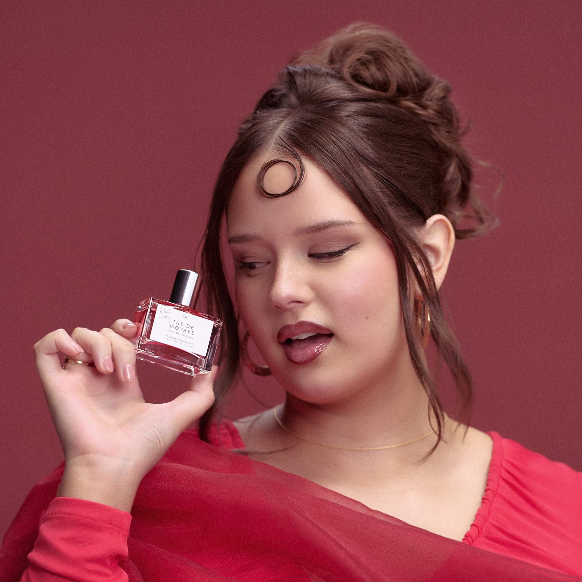 Le Monde Gourmand The de Goyave mid notes highlight green tea and lily