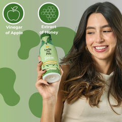 Application scene demonstrating detangling with detox conditioner.