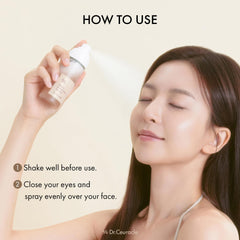 One-hand use of Leegeehaam Tea Mist for quick hydration.