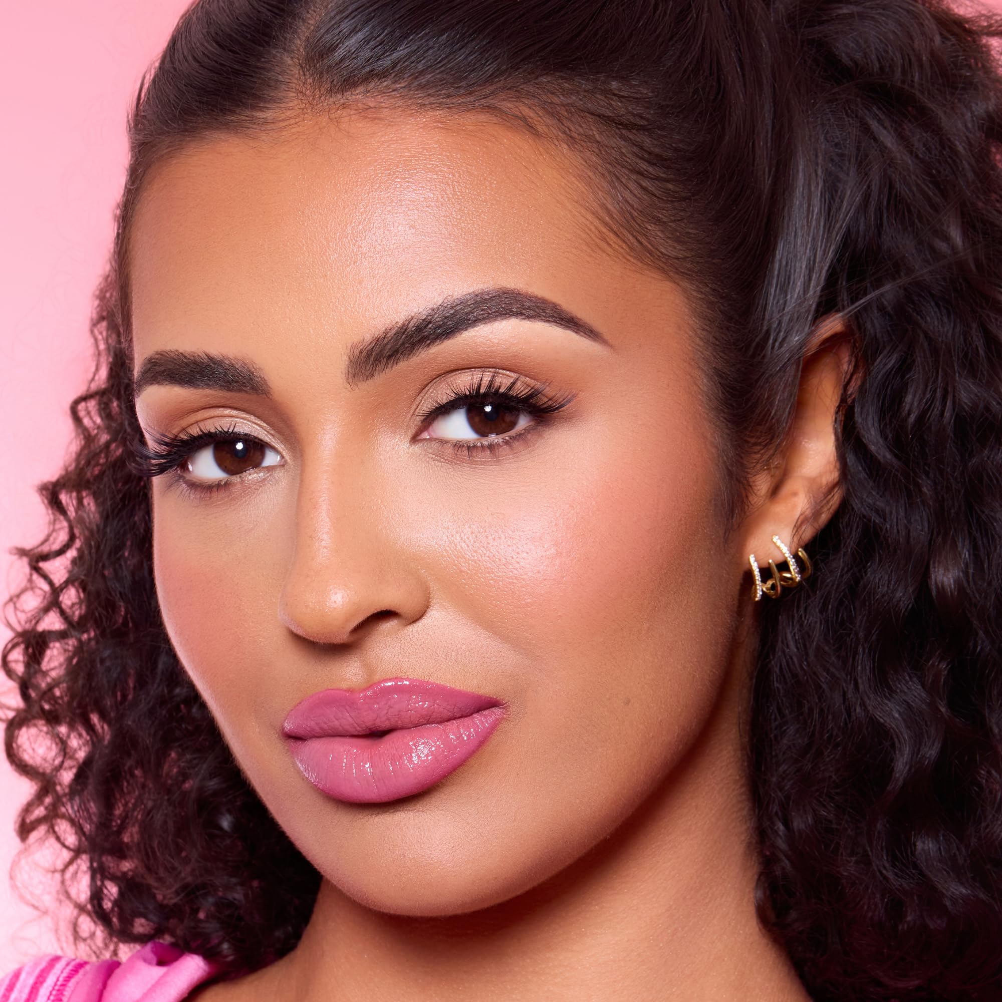 Lilly Lashes reusable toppers offer multiple looks across wear days.