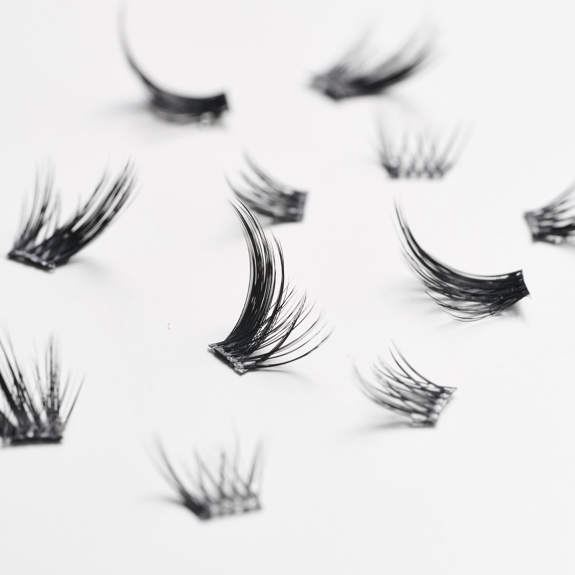 Lilly Lashes seamless finish with a flexible clear band for comfort.
