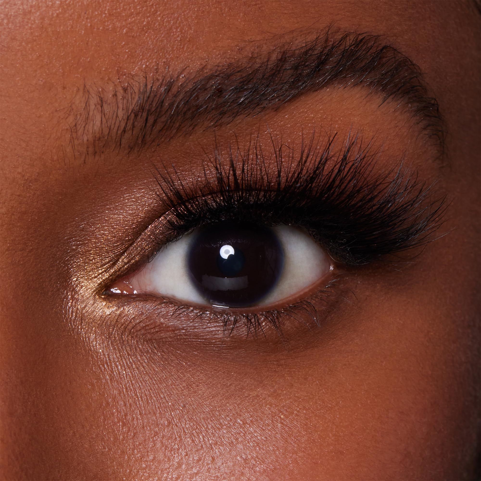 Lilly Lashes So Extra Miami handmade mink lashes exude natural elegance.