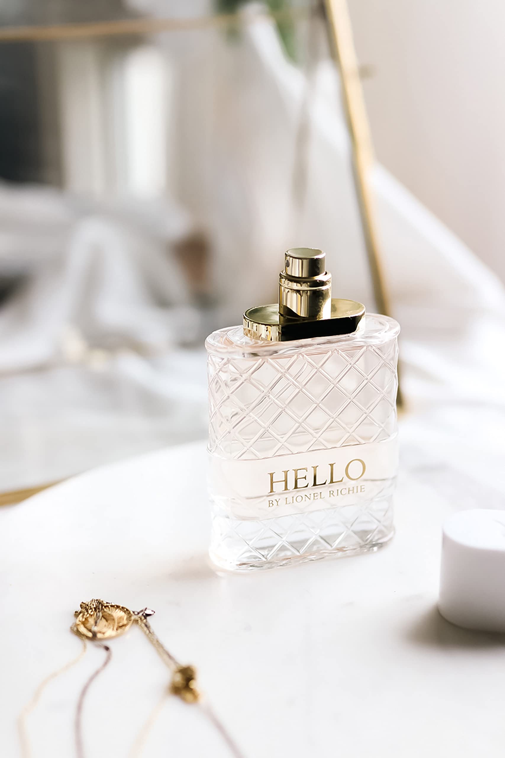 Lionel Richie Hello for Women packaging pink bottle, gift-ready look with modern flair.