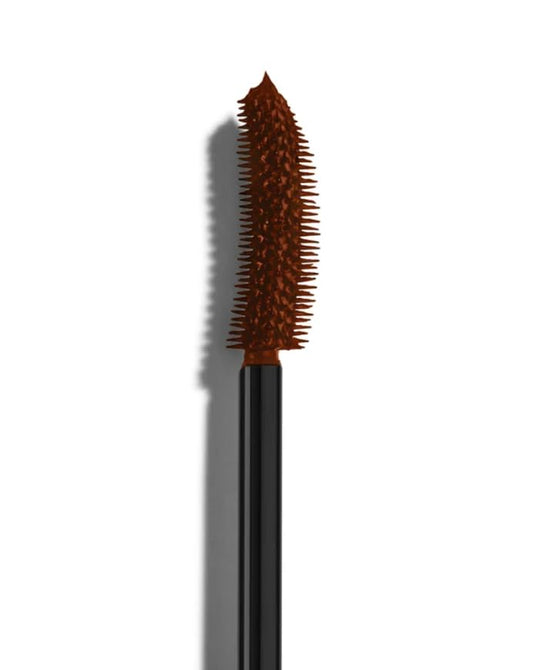 Lisa Eldridge Kitten Lash Mascara brush closeup for precise root-to-tip definition.