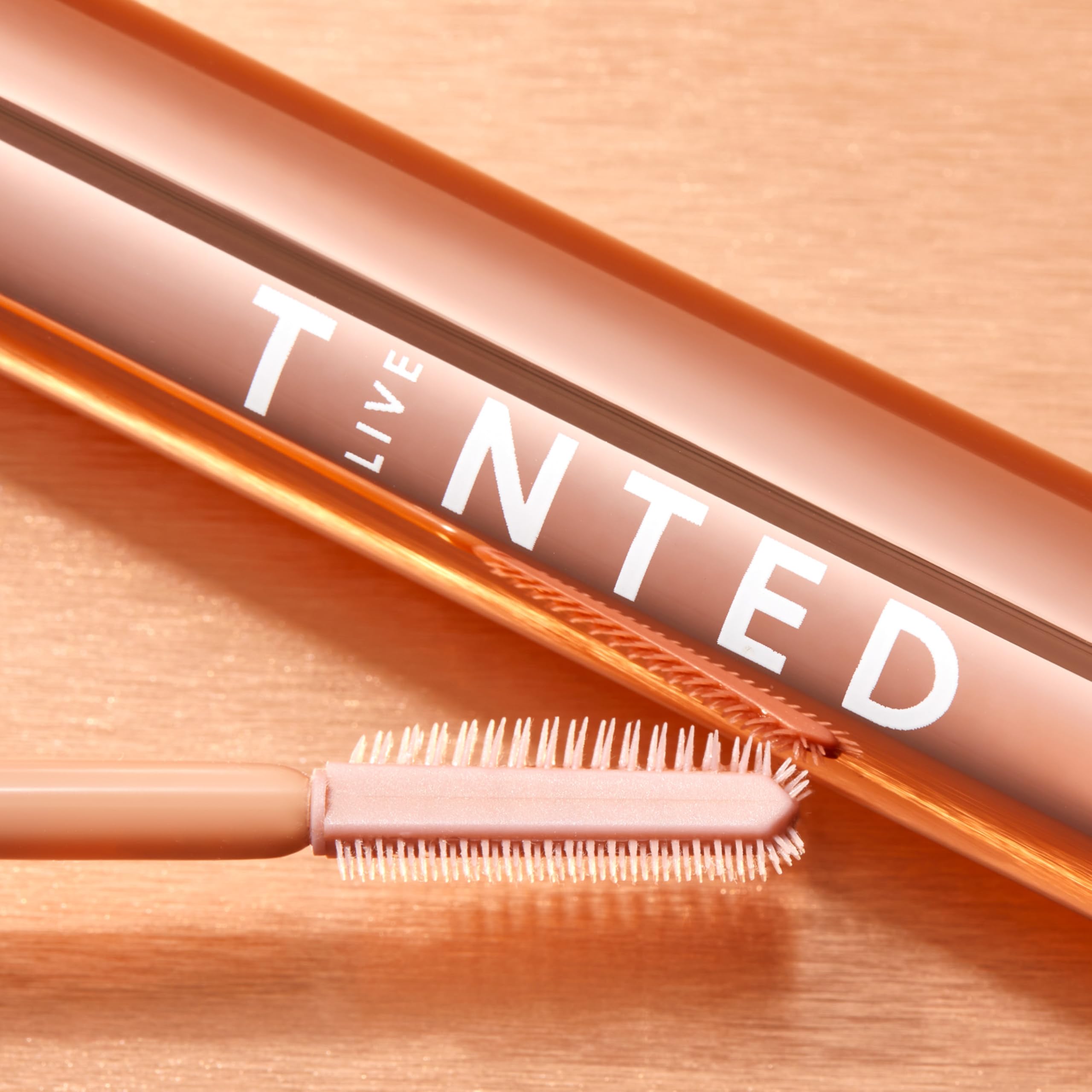 Live Tinted Huebrow clear brow gel is easy to use for daily routines.